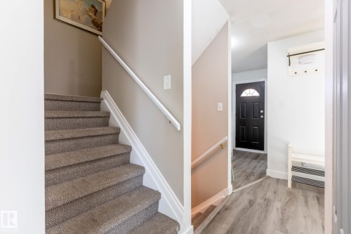 19 Greenfield Estates, St. Albert, AB - Indoor Photo Showing Other Room