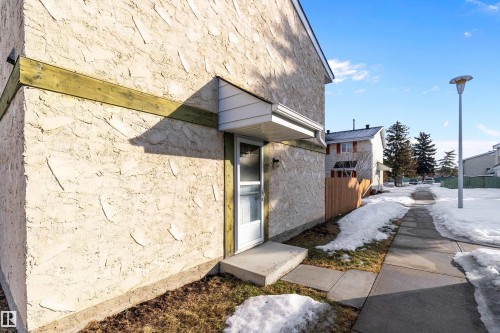 Property entrance - 15C Callingwood Crest, Edmonton, AB - Outdoor