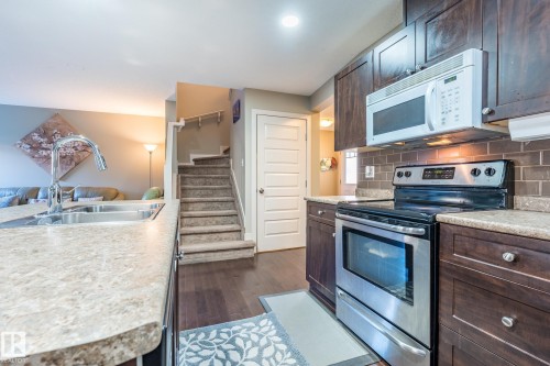 1692 Cunningham Way, Edmonton, AB - Indoor Photo Showing Kitchen With Double Sink
