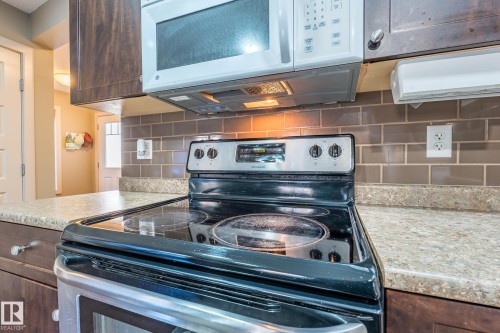 1692 Cunningham Way, Edmonton, AB - Indoor Photo Showing Kitchen