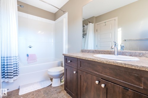 1692 Cunningham Way, Edmonton, AB - Indoor Photo Showing Bathroom