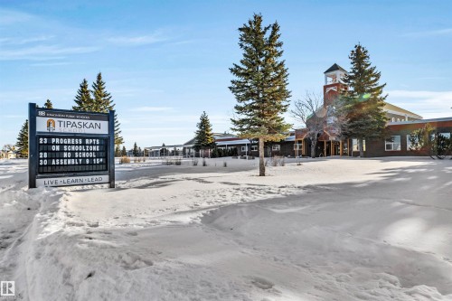 8612 33 Avenue Nw, Edmonton, AB - Outdoor