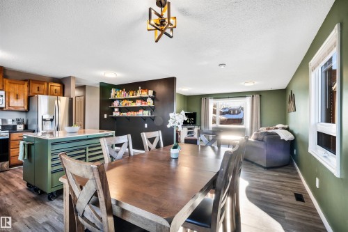 8612 33 Avenue Nw, Edmonton, AB - Indoor Photo Showing Dining Room