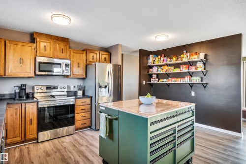 8612 33 Avenue Nw, Edmonton, AB - Indoor Photo Showing Kitchen