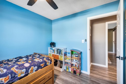 8612 33 Avenue Nw, Edmonton, AB - Indoor Photo Showing Bedroom