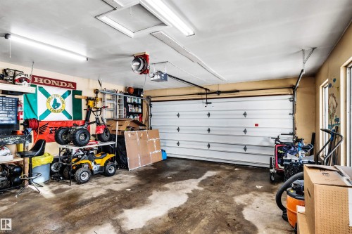 8612 33 Avenue Nw, Edmonton, AB - Indoor Photo Showing Garage
