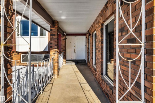 8612 33 Avenue Nw, Edmonton, AB - 