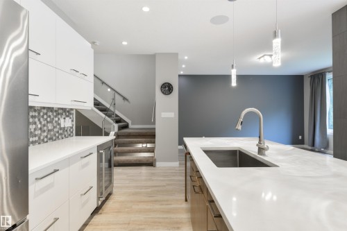 5410 110 Street, Edmonton, AB - Indoor Photo Showing Kitchen With Upgraded Kitchen