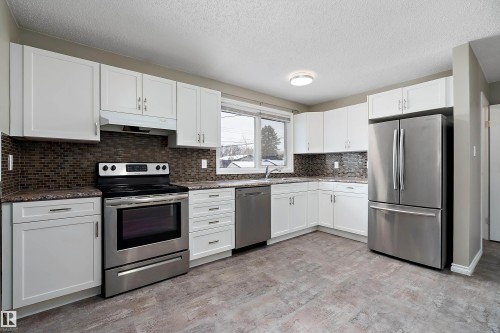 10 Wild Hay Drive, Devon, AB - Indoor Photo Showing Kitchen With Stainless Steel Kitchen With Upgraded Kitchen