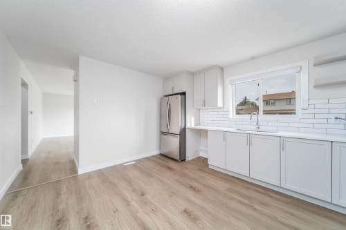 7115 12 Avenue, Edmonton, AB - Indoor Photo Showing Kitchen