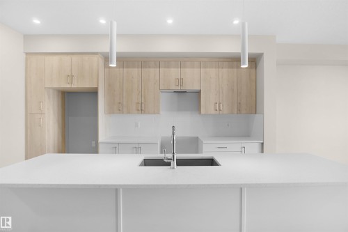 22914 95A Avenue, Edmonton, AB - Indoor Photo Showing Kitchen With Upgraded Kitchen