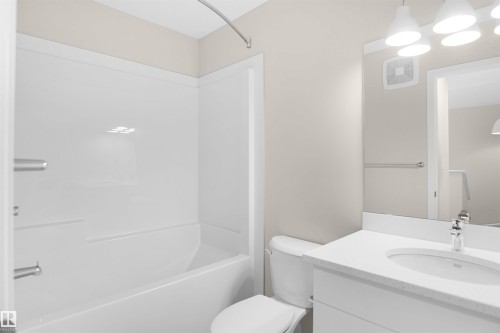 22914 95A Avenue, Edmonton, AB - Indoor Photo Showing Bathroom