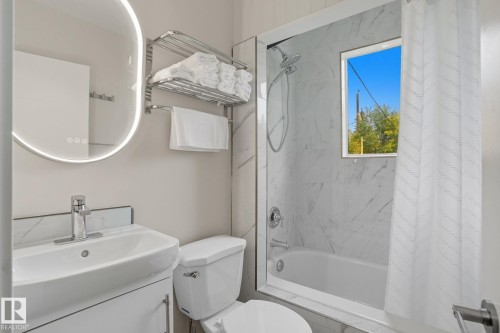 Bathroom featuring tiled shower / bath combo and vanity - 11222 71 Avenue, Edmonton, AB - Indoor Photo Showing Bathroom