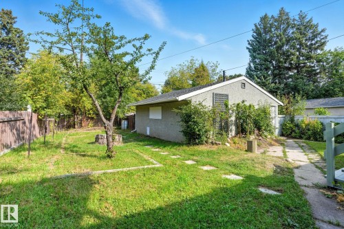 View of fenced backyard - 11222 71 Avenue, Edmonton, AB - Outdoor