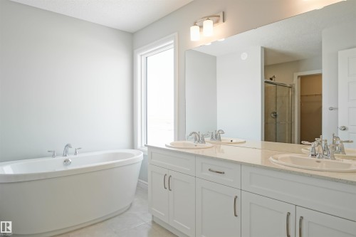 727 166 Avenue, Edmonton, AB - Indoor Photo Showing Bathroom