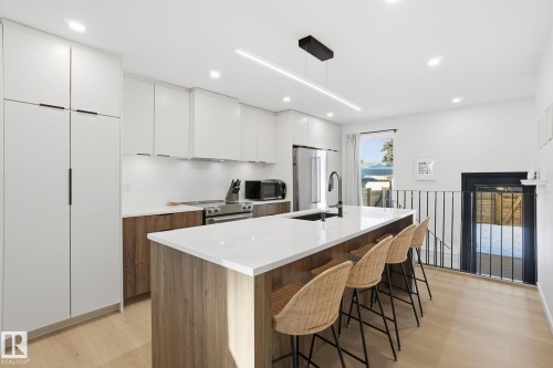 9208 68 Street, Edmonton, AB - Indoor Photo Showing Kitchen With Upgraded Kitchen