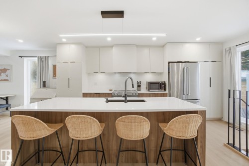 9208 68 Street, Edmonton, AB - Indoor Photo Showing Kitchen With Upgraded Kitchen