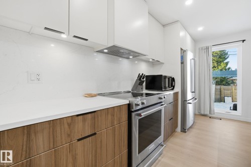 9208 68 Street, Edmonton, AB - Indoor Photo Showing Kitchen