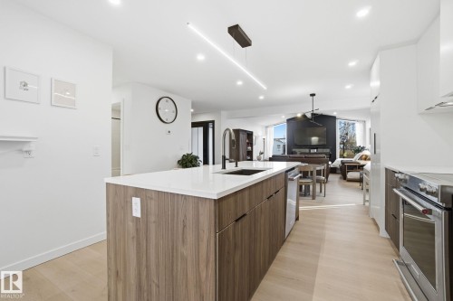 9208 68 Street, Edmonton, AB - Indoor Photo Showing Kitchen With Upgraded Kitchen