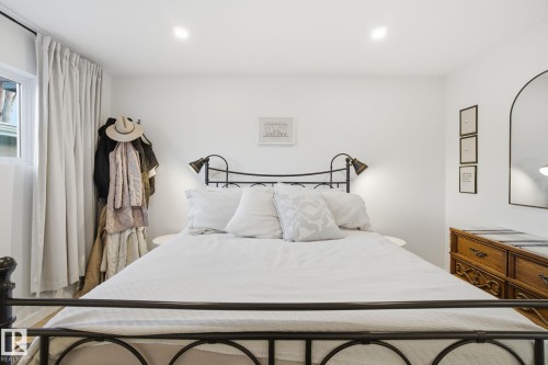 9208 68 Street, Edmonton, AB - Indoor Photo Showing Bedroom