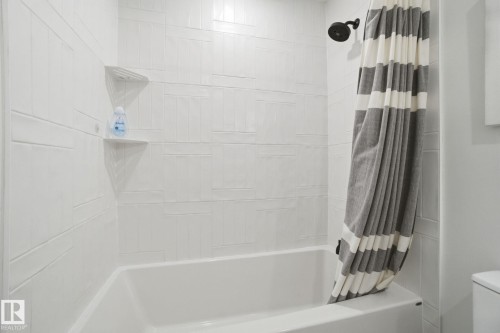 9208 68 Street, Edmonton, AB - Indoor Photo Showing Bathroom