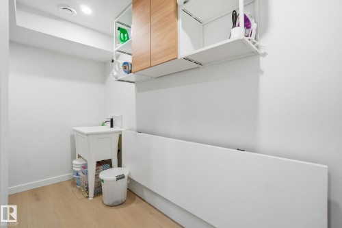 9208 68 Street, Edmonton, AB - Indoor