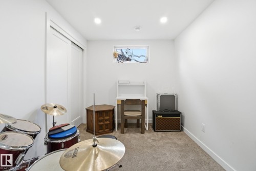 9208 68 Street, Edmonton, AB - Indoor