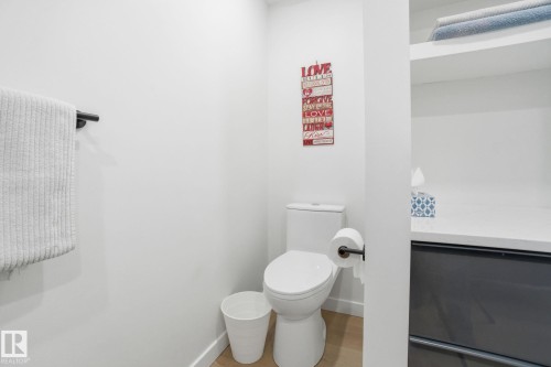 9208 68 Street, Edmonton, AB - Indoor Photo Showing Bathroom