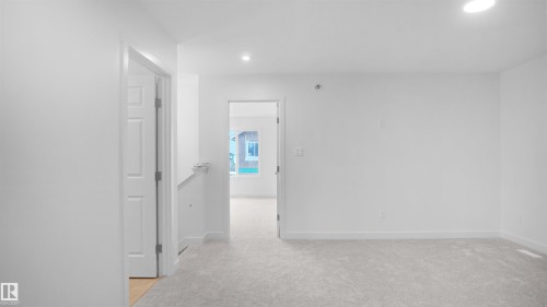 4715 Kinney Road, Edmonton, AB - Indoor Photo Showing Other Room