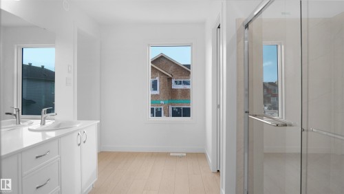 4715 Kinney Road, Edmonton, AB - Indoor Photo Showing Bathroom