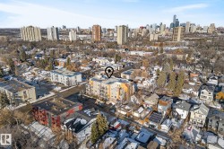 Aerial view of property's location with skyline - 