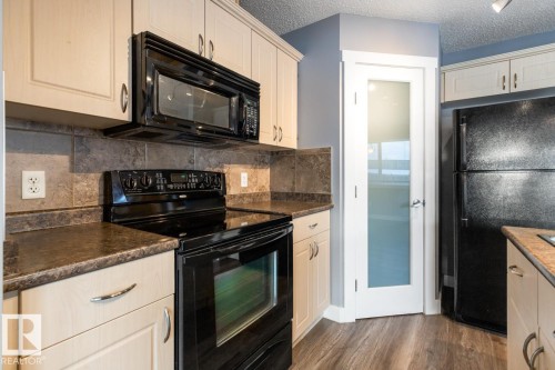 1119 37B Avenue, Edmonton, AB - Indoor Photo Showing Kitchen