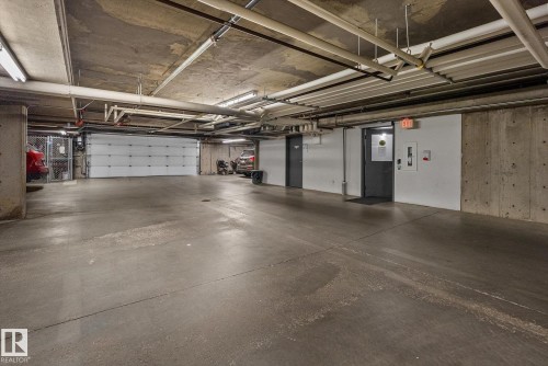 203 160 Kingswood Boulevard, St. Albert, AB - Indoor Photo Showing Garage