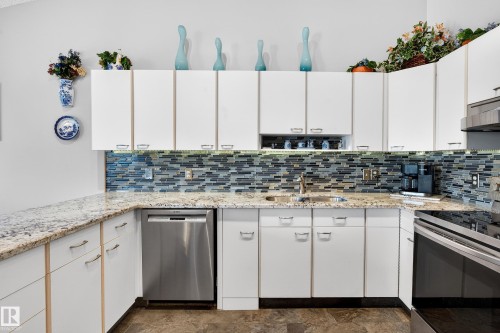 4 85 Gervais Road, St. Albert, AB - Indoor Photo Showing Kitchen With Upgraded Kitchen