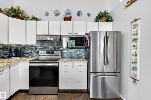4 85 Gervais Road, St. Albert, AB - Indoor Photo Showing Kitchen With Double Sink With Upgraded Kitchen