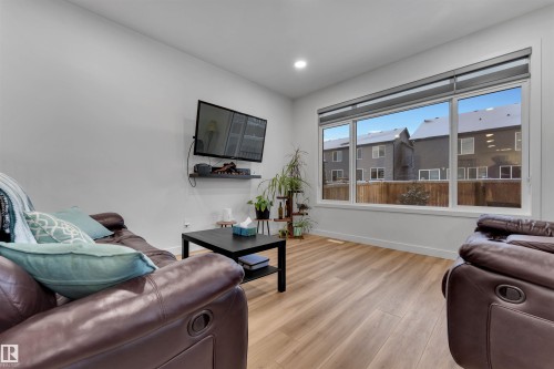 1632 Plum Circle, Edmonton, AB - Indoor Photo Showing Living Room