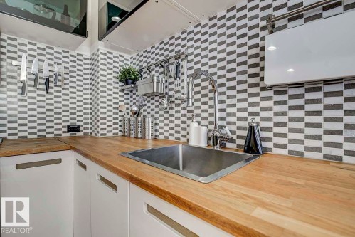 808 10134 100 Street, Edmonton, AB - Indoor Photo Showing Kitchen