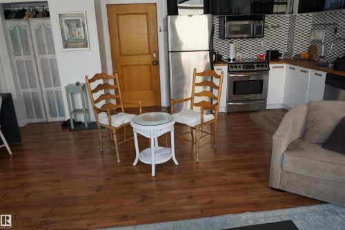 808 10134 100 Street, Edmonton, AB - Indoor