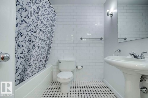 808 10134 100 Street, Edmonton, AB - Indoor Photo Showing Bathroom