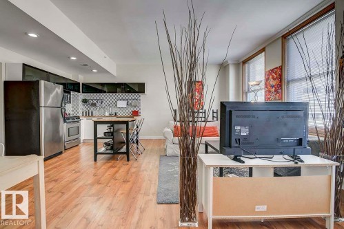 808 10134 100 Street, Edmonton, AB - Indoor