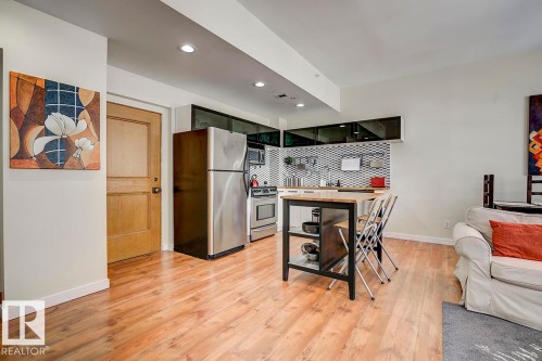 808 10134 100 Street, Edmonton, AB - Indoor