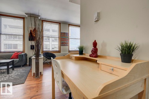 808 10134 100 Street, Edmonton, AB - Indoor