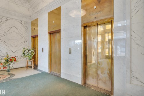808 10134 100 Street, Edmonton, AB - Indoor