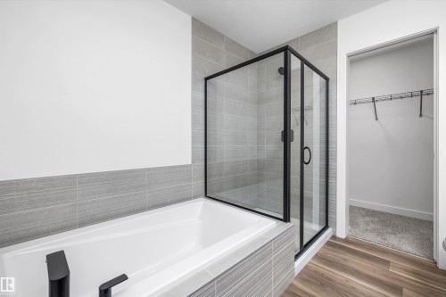 19308 29 Avenue, Edmonton, AB - Indoor Photo Showing Bathroom