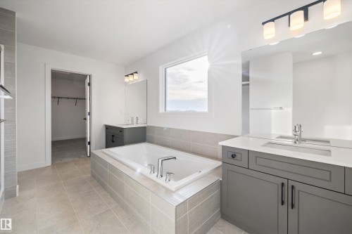 19428 25 Avenue, Edmonton, AB - Indoor Photo Showing Bathroom