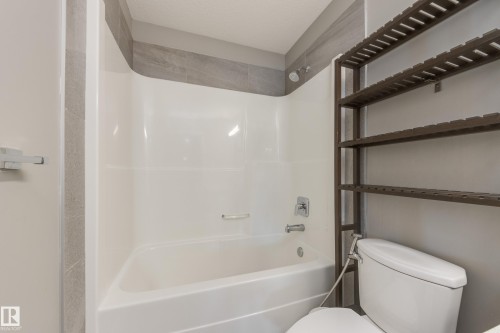 8729 Carson Way, Edmonton, AB - Indoor Photo Showing Bathroom