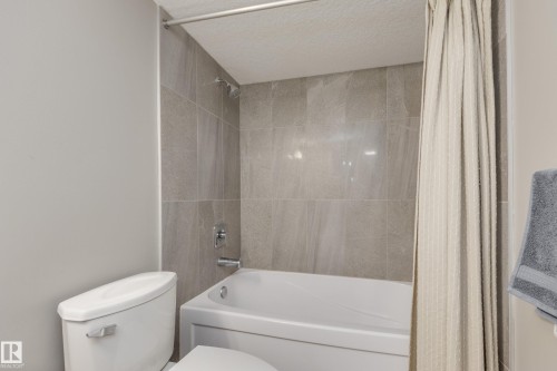 8729 Carson Way, Edmonton, AB - Indoor Photo Showing Bathroom