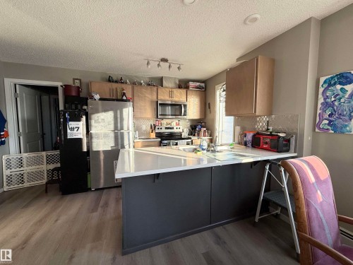 137 148 Ebbers Boulevard, Edmonton, AB - Indoor Photo Showing Kitchen