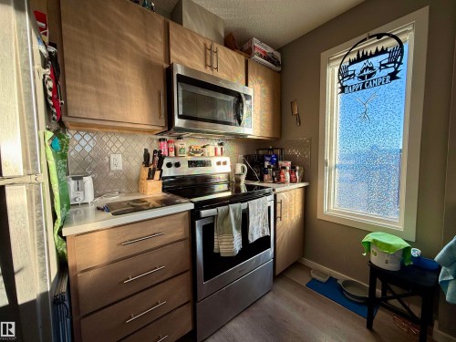 137 148 Ebbers Boulevard, Edmonton, AB - Indoor Photo Showing Kitchen