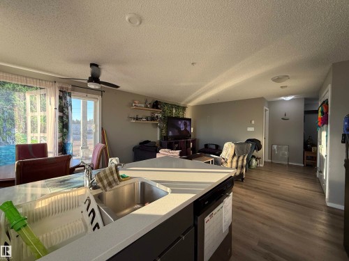 137 148 Ebbers Boulevard, Edmonton, AB - Indoor Photo Showing Kitchen